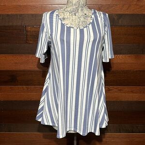 NWOT LuLaRoe Scoop Neck Short Sleeve Blue and White Striped Tee Shirt